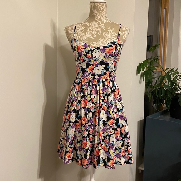 MINKPINK Black Lollie Floral Tie Back V-neck Mini - Picture 4 of 12